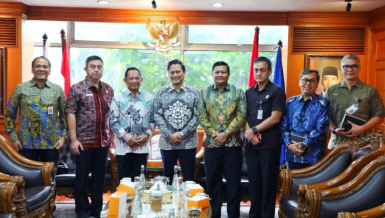 mendagri-akan-dukung-dan-sukseskan-perayaan-natal-nasional-2024-di-gelora-bung-karno-gbk-jakarta_6Dg71ukDqu