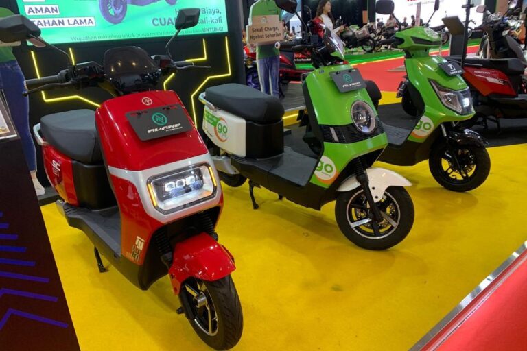 Ini Dia Motor Listrik Termurah di IIMS 2025