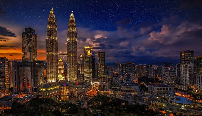 Kuala_Lumpur_Skyline_at_dusk_1