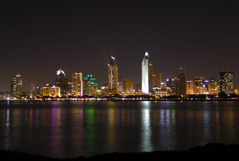 Sandiego_skyline_at_night