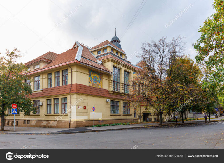 depositphotos_568121030-stock-photo-kharkiv-ukraine-autumn-2021-facade