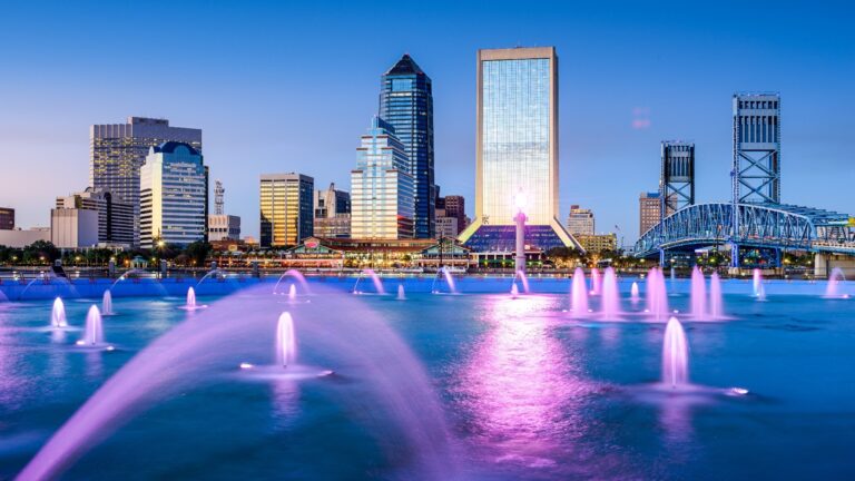 Jacksonville,,Florida,,Usa,Skyline,At,Friendship,Fountain.