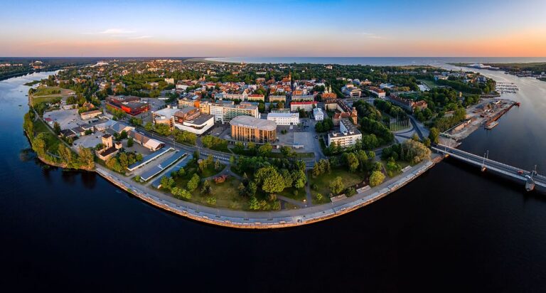 Pärnu_kesklinn_-_Aerial_photo_of_Pärnu_in_Estonia_(2)