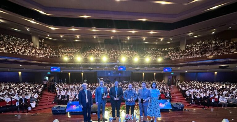 uph-festival-2024-sambut-lebih-dari-5-000-mahasiswa-baru-dorong-mahasiswa-bijak-manfaatkan-ai